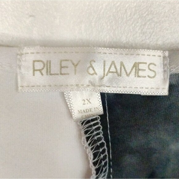 Riley & James Tie Dye Dragon Print Runched Sides Top size 2X - Picture 4 of 14